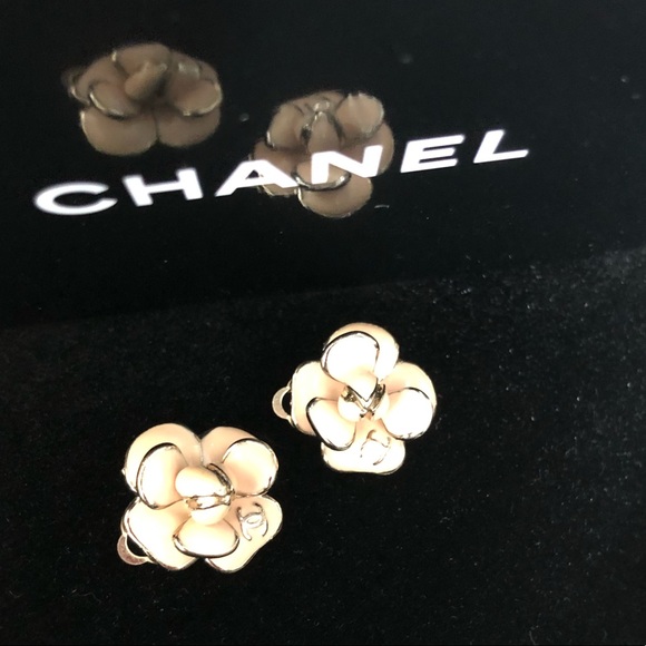CHANEL Jewelry - CHANEL Camellia Silver & Enamel Clip on